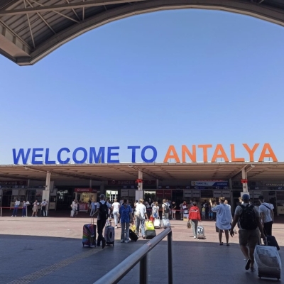 Wie finden Sie Ihren VIP-Shuttle-Fahrer am Flughafen Antalya? 